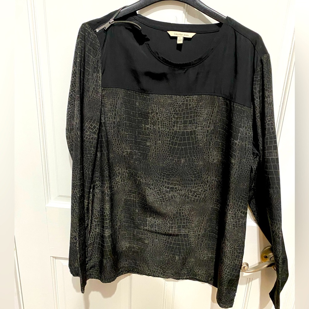 Size L Calvin Klein Jeans Alligator Print with zipper on right shoulder